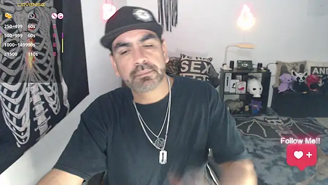 Snapshot of soyelcarlitos_ chatting on 05/19/26, 03:46 soyelcarlitos online show from 05/19/26, 03:46