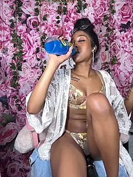 mismialove online show from 10/30/25, 07:21