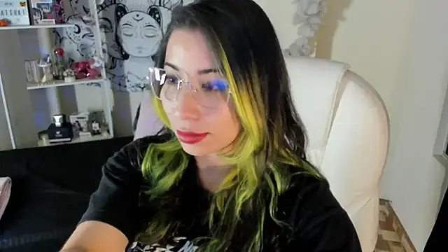 Snapshot of Laughing_Naty chatting on 10/24/25, 01:57 Laughing Naty online show from 10/24/25, 01:57