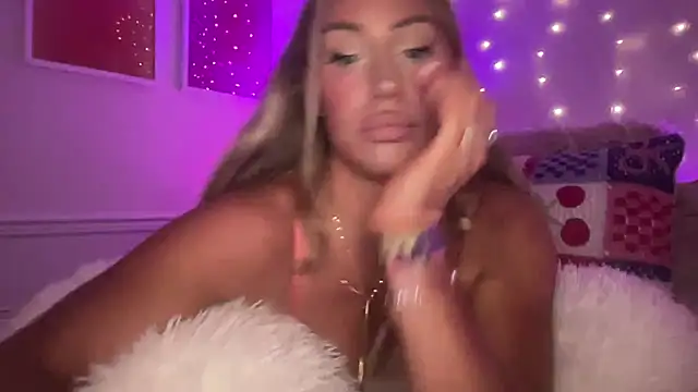 Fitnessbabe69 online show from 06/05/26, 08:53