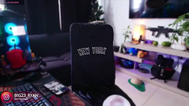 bigryann23 online show from 01/12/25, 06:59