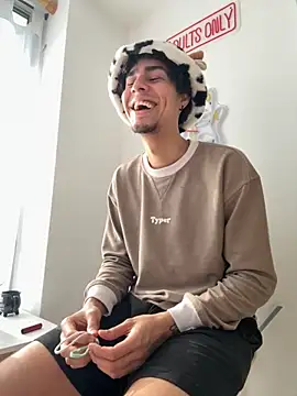 bigryann23 online show from 11/08/25, 09:13